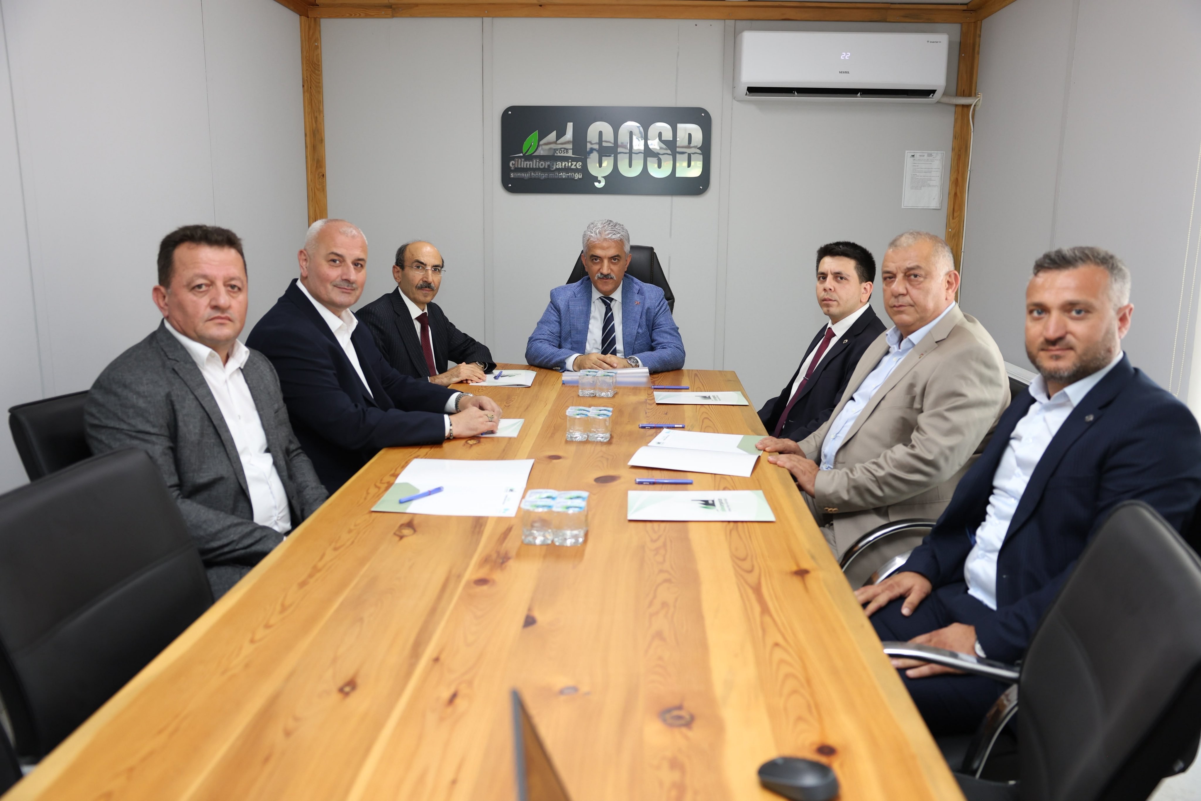 Vali Makas Çilimli OSB'de incelemelerde bulundu