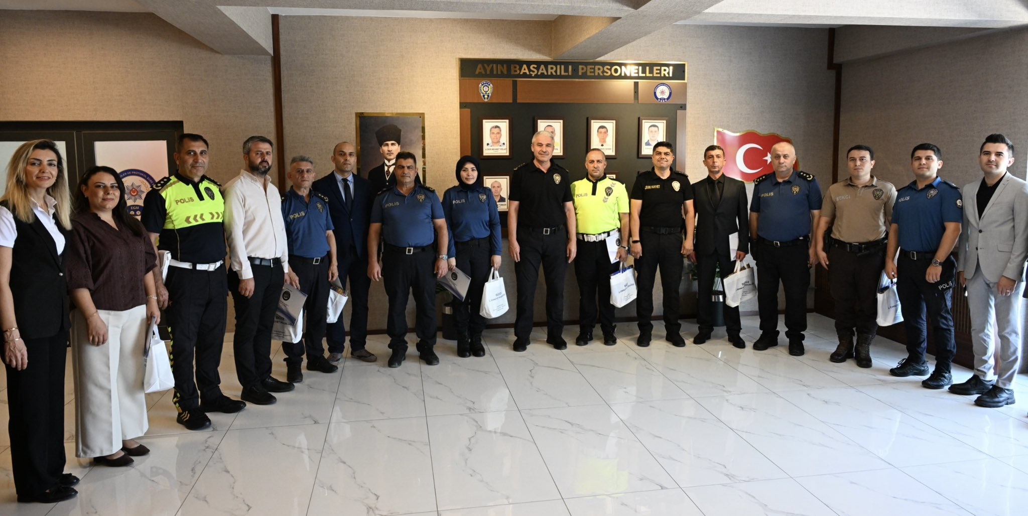 Düzce’de başarılı polisler ödüllendirildi