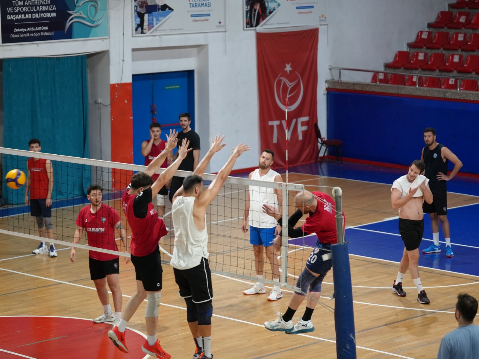 Konuralp Beyleri parkeye çıkıyor