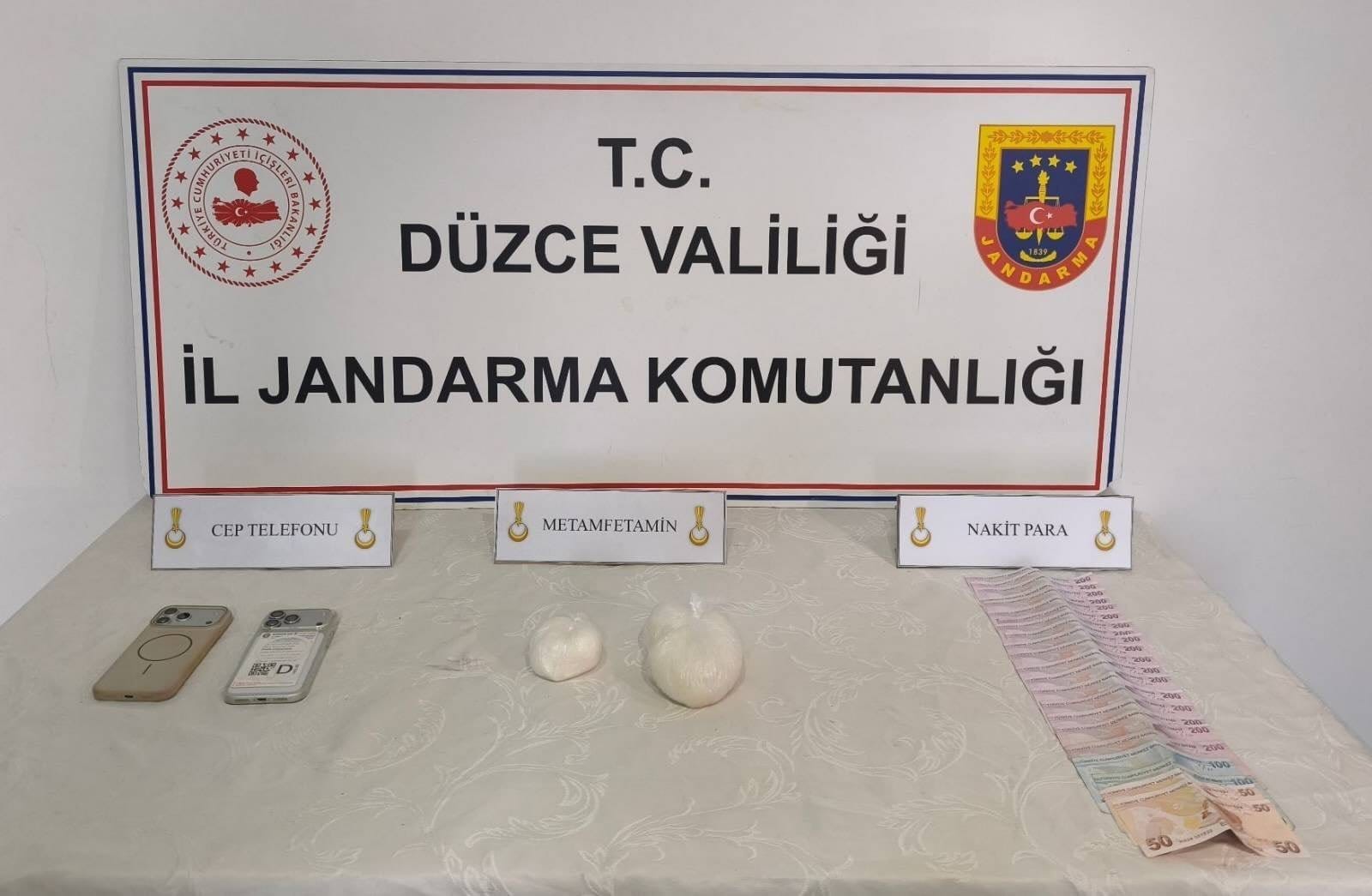 Gizli bölmede 405 gram metamfetamin bulundu