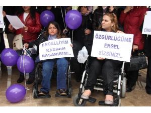 Mersin’deki Engelli Kadınlar, Ayrımcılığa Karşı Mor Balon Uçurdu