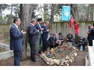 Başkan Şahiner, Fırat Çakıroğlu Mezarı’nı Ziyaret Etti