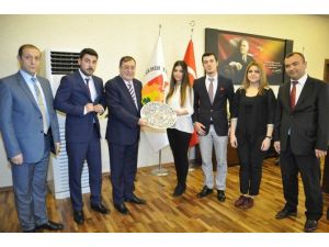 Öğrencilerden Parmaksız’a Teşekkür Ziyareti