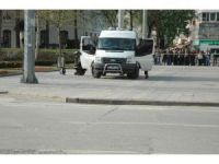 Çöp Kovasının Önüne Bırakılan Bavul Polisi Alarma Geçirdi