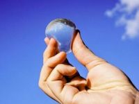 Yenilebilir Jelatinsi Yapısıyla Bu Fütürist Su Şişesi Sizi Şaşkına Çevirecek