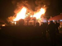 TEK KATLI AHŞAP EV BÖYLE YANDI