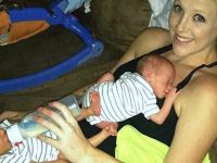 İkizlerini izlerken fark edip şok oldu