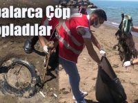 Gençler sahilden torbalarca çöp topladı