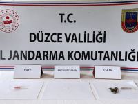 Yol kontrol noktasında durdurdukları araçta uyuşturucu çıktı