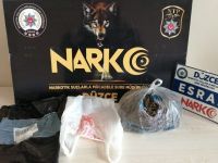 Otomobilden 1 kilo 246 gram esrar çıktı