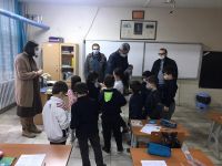 Akademisyenlerden minik öğrencilere hediye