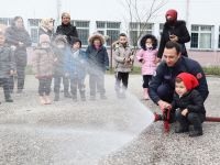 Minikler itfaiyeci oldu