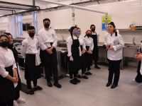 Rektör Çakar şef gömleğini giydi mutfağa girdi