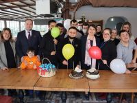 Down sendromlu çocuklar parmak boyası yaptı