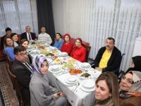 Başkan Özlü, o özel anne ve çocuklarıyla iftar sofrasında buluştu