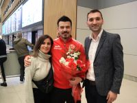 Milli Karateci Sabri Kıroğlu havaalanında karşılandı
