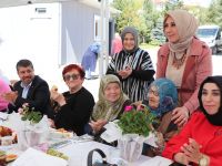 Huzurevinde anneler günü etkinliği