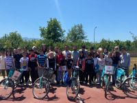 Karbon ayak izinizi azaltmak için pedal çevirdiler fidan diktiler