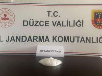 Gençleri zehirleyecekti otobüste yakalandı