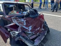 Kurtuluşun böylesi, hurdaya dönen araçtan sağ çıktı