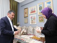 Vali Atay, işleme sanatkarı Dilber’in ürünlerini inceledi