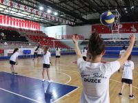 10 BİN GENÇ YAZ AYLARINI SPORLA GEÇİRDİ