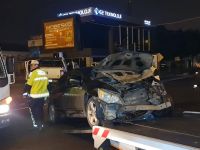 KAMYONET İLE OTOMOBİL ÇARPIŞTI: 8 YARALI