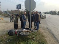 Motosiklet ile otomobil çarpıştı 2 yaralı