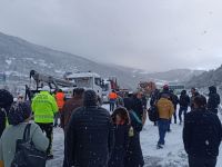 Otoyolda zincirleme kaza 6 araç birbirine girdi