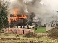 Odunluk ve ahır alevlere teslim oldu