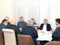 Vali Atay, depremzede aile ile iftar yaptı