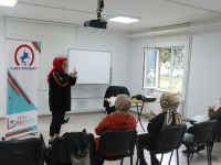 İşaret diliyle okuma yazma öğreniyorlar