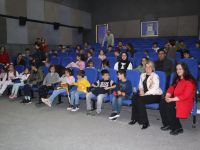 Çocuklar Hep Birlikte Çizgi Film İzledi