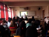 Kız öğrencilere farkındalık eğitimi