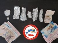 Çok sayıda silah ve uyuşturucu ele geçirildi