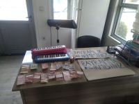Bayramlık alır mısınız? Pankartı ile çocukları dilendiriyorlar