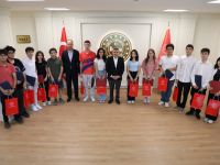 Vali Atay başarılı öğrencileri ödüllendirdi