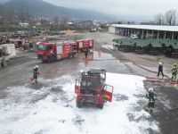 Bölgenin en güçlü itfaiyesinde itfaiyeciler eğitimde