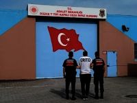 Hırsızlık suçundan aranıyordu