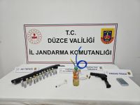 Uyuşturucu kullanan 3, yurda kaçak yollarla giren 2 kişi yakalandı