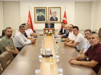 Doğalgaz için yolu trafiğe kapatan köyüler vali ile görüştü