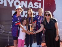 Düzceli okçular kürsüde