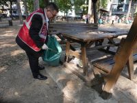 Düzce Belediyesi meclis üyeleri ellerine süpürgeyi aldı