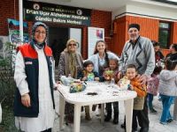 Minikler ve büyükler marul fidesi dikti