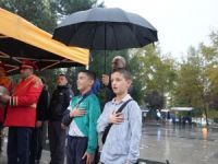 Törende şemsiye valiye değil çocuklara