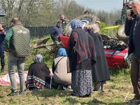 Devrilen traktörün altında kaldı