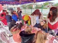 Dünya Romanlar Günü’nde gençlerden anlamlı buluşma