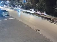 Motosikletle büyükbaş hayvana çarptı o anlar güvenlik kamerasına yansıdı