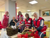 Kızılay’dan Huzurevi Sakinlerine Fındık İkramı