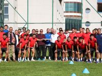 Özlü’den Düzcespor’lu futbolculara moral verdi